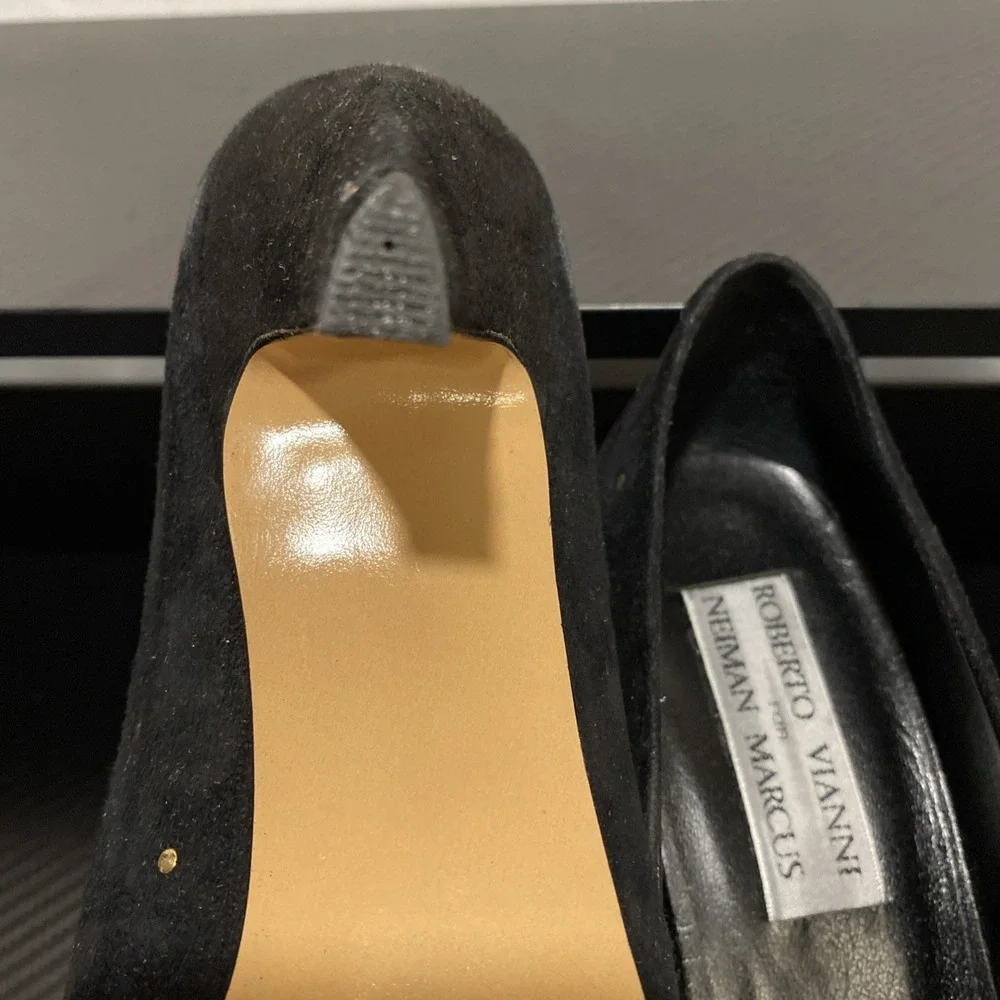 VTG Roberto Vianni For Neiman Marcus Tempo Suede Black Pumps Gold Studded Sz 8.5